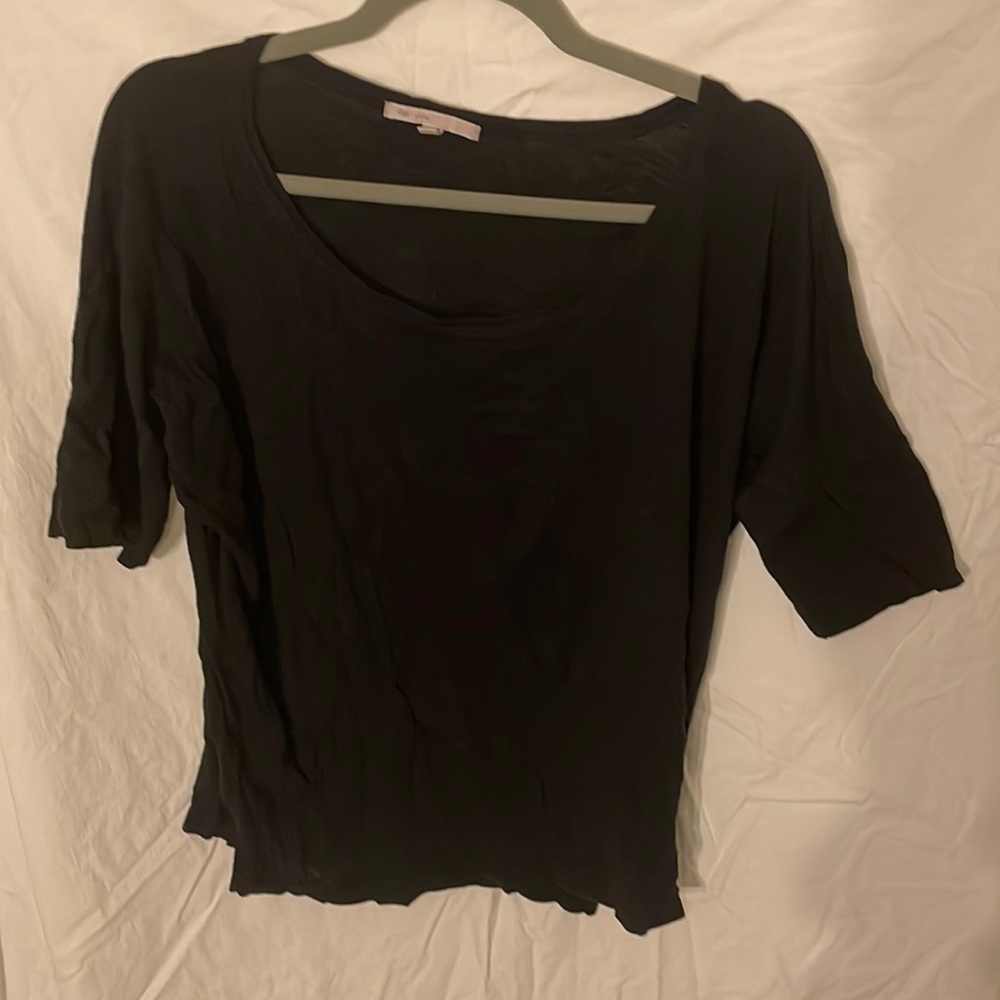 Black t-shirt.